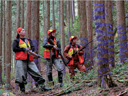 獲物の気配に神経を研ぎ澄ませる「待ち」。