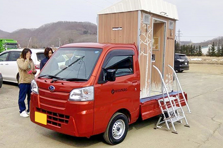 苗木を植えるためのガイドにする柱