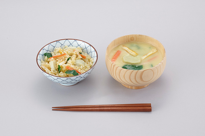 写真：1923（大正12）年の給食（五色ごはん、栄養みそ汁）