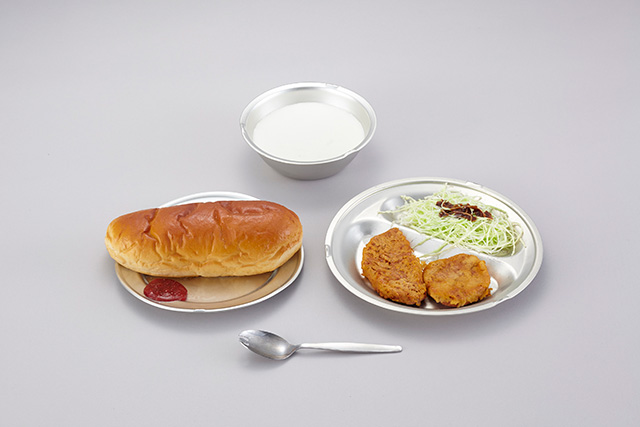写真：昭和27年の再現給食