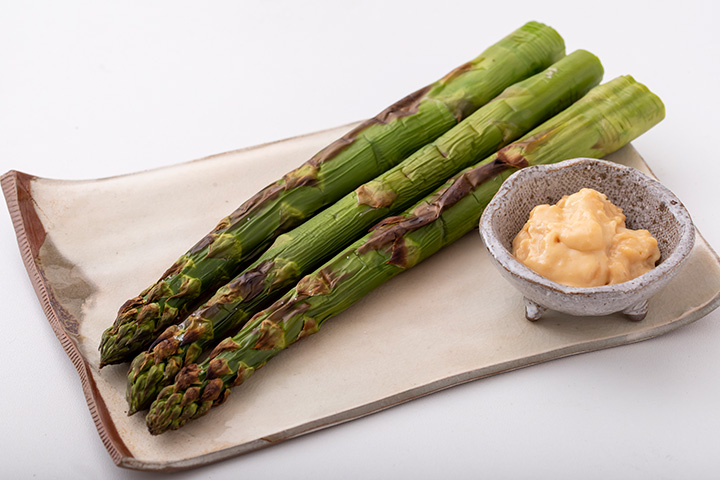写真：アスパラのグリル焼き 信州味噌マヨ添え