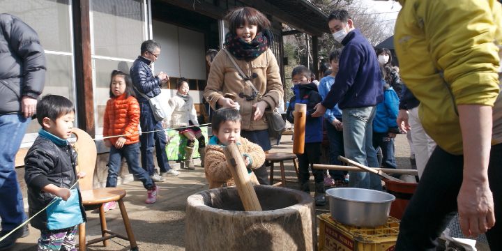 写真：餅つき大会の様子