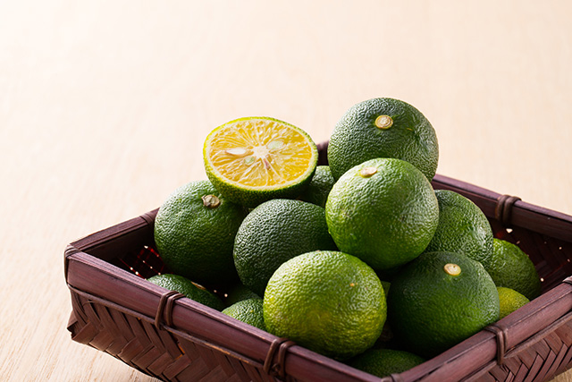 写真：籠に入ったすだち