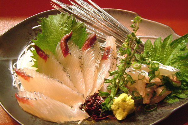 写真:トビウオのお刺身