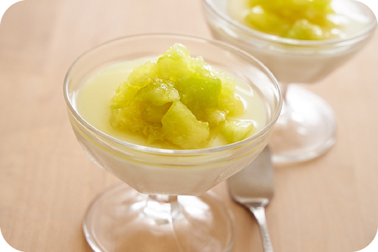 写真:メロンソースのヨーグルトゼリー