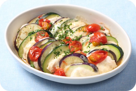 写真:鶏むね肉と夏野菜のレンジ蒸し