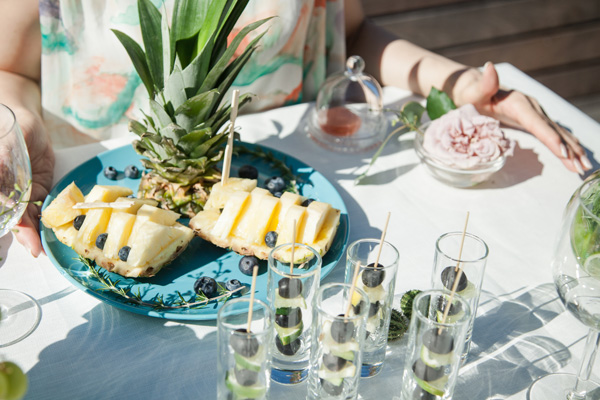 画像：フルーツのある食卓