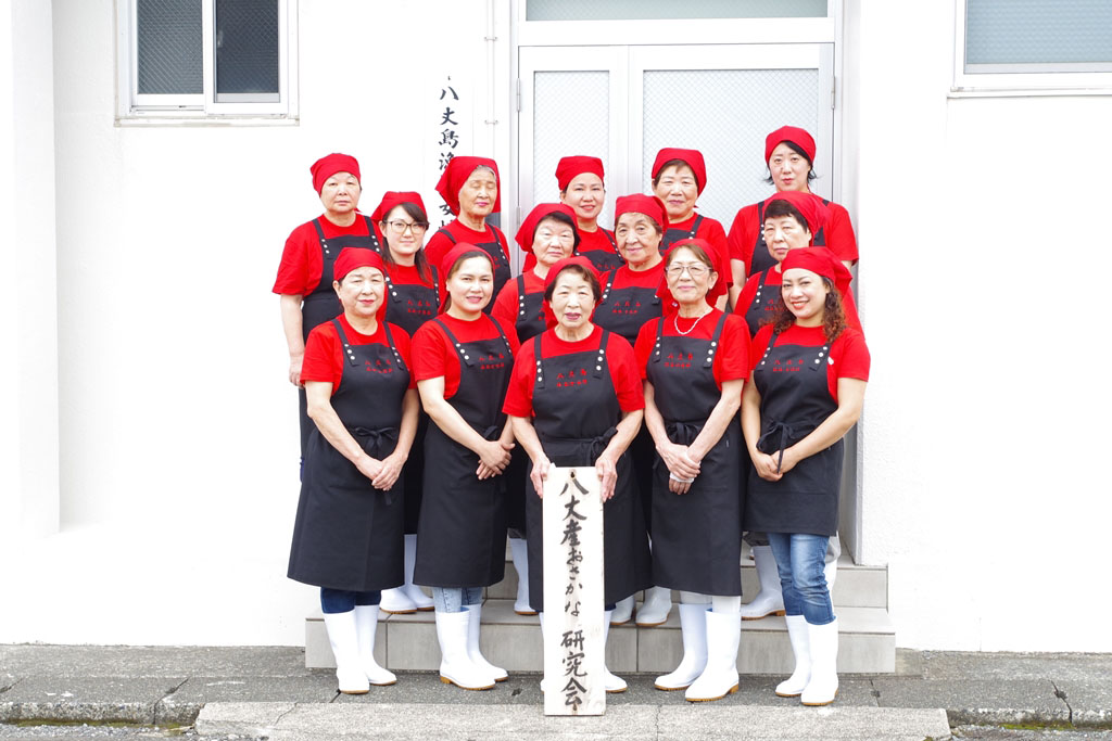 写真：八丈島漁業協同組合女性部の方々