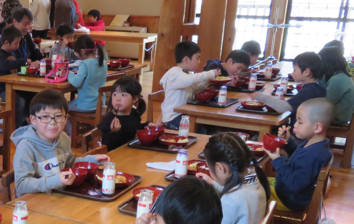 写真：給食の様子