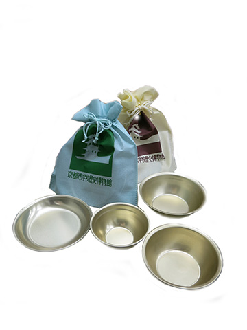 写真：アルマイト食器