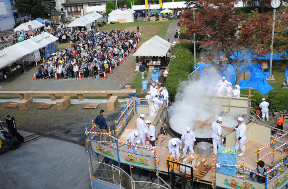 写真:奥州水沢グルメまつりの様子