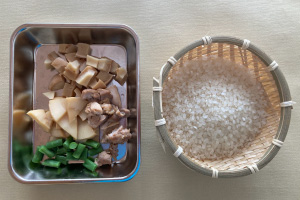 写真:煮物のリメイク炊き込みごはんの材料