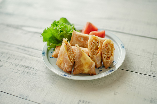 写真:カレーチーズのライス春巻き