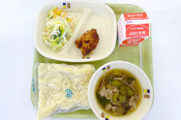 写真:福来みかんラーメンの給食