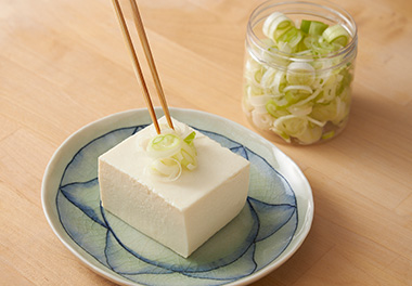 写真:冷蔵庫の野菜室で保存して、いろいろな料理の薬味に