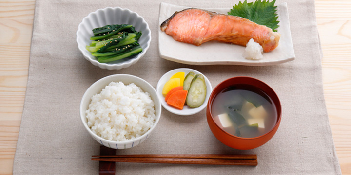 写真:和食、焼鮭