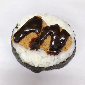 写真:みそチキンかつばくだんおにぎり(三重県)