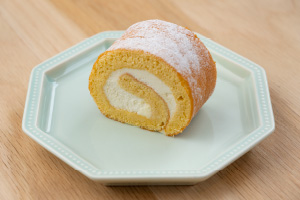 写真:米粉の絹ロールケーキ