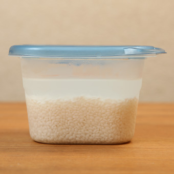 写真:炊く前に吸水させる