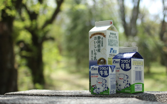 写真:フクロイ牛乳 紙パック