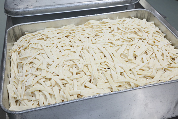 写真:ほうとうの麺