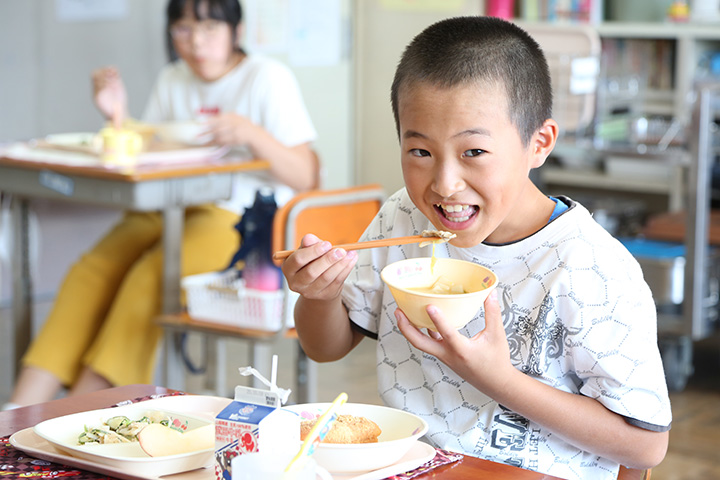 写真：ほうとうの給食の様子