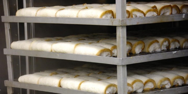 写真：揚げる前のパンロール