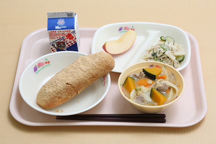 写真：山梨県山梨市の学校給食 ほうとう