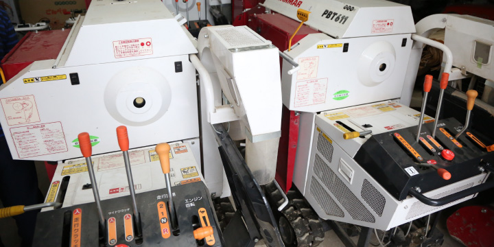 写真：あけぼの大豆栽培にかかわる農機