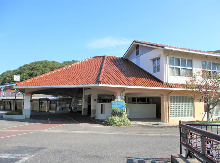 写真:学校の近隣に黄にらの栽培農家が多くある