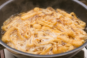 写真:中火で20分ぐらい煮る