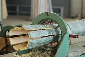 写真:縦割りと粗削り