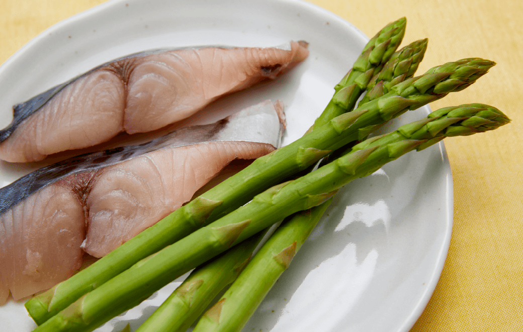 画像:さわら と アスパラガス