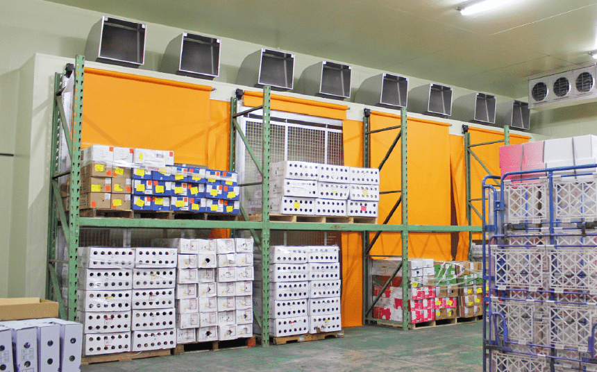 写真：段ボールの内部に冷気を引き込んで冷却