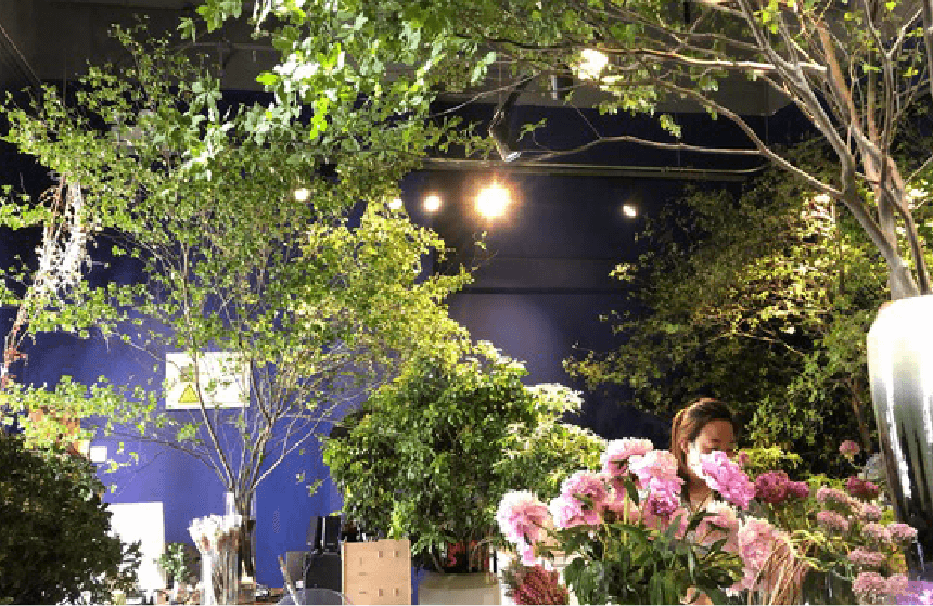 写真：フラワーキングが中国で展開する生花店の様子