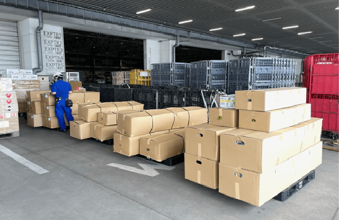 写真：花を積み込む前の様子