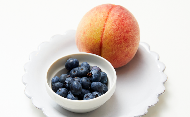 画像：ブルーベリー と もも