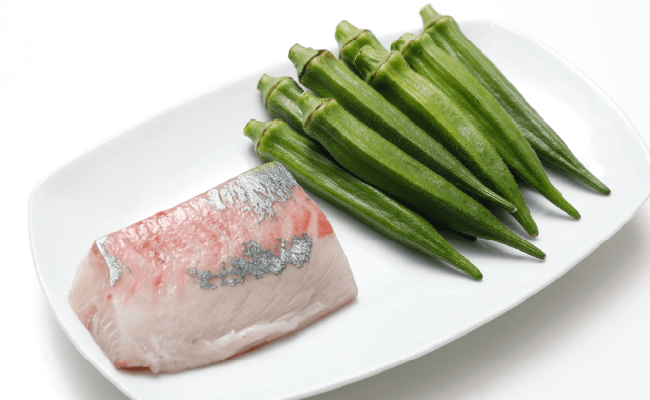 画像：シマアジ と オクラ