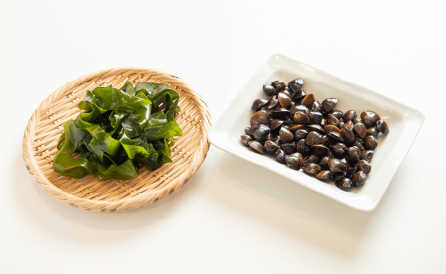 画像:わかめとシジミ