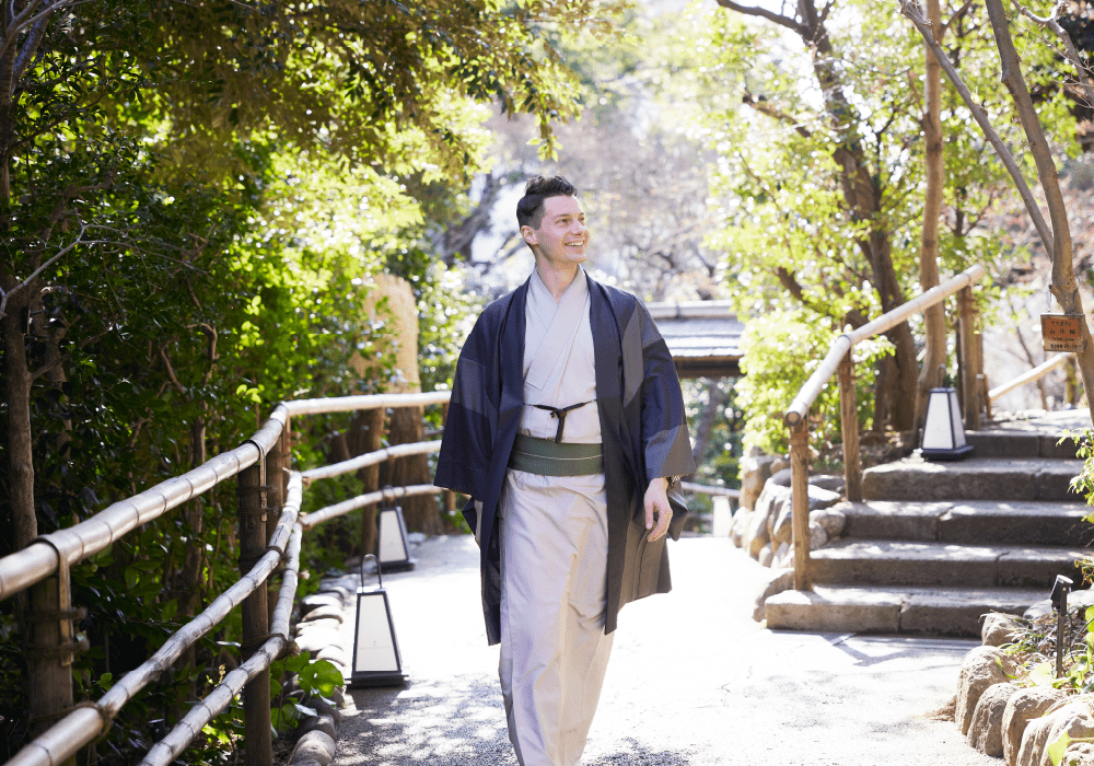 写真：外を歩くブレケル氏