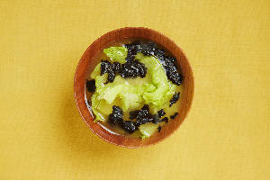 レタスと海苔の味噌汁