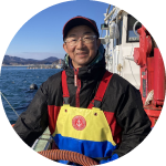 ギンザケ養殖業者の朝