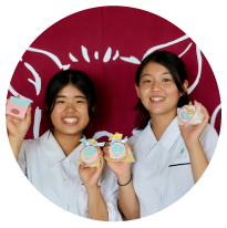 熊本県立熊本農業高等学校 畜産科・3年生　「養豚プロジェクト」メンバー　岩村みのりさん（左） 髙口真子さん（右）