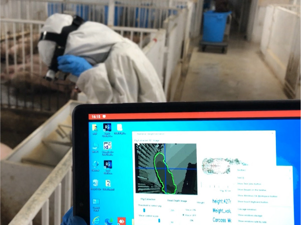 スマートグラスに映った映像と体重データは、タブレット機器に表示させることもできる