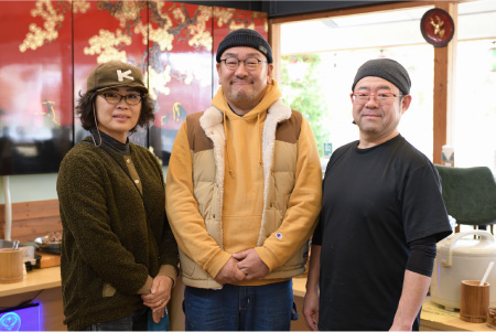 店を切り盛りする3人