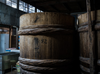 創業当初から100年以上使用されている木桶