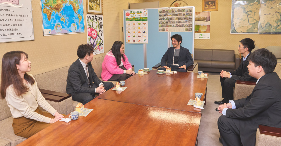 「ありが糖運動」（農林水産省農産局）担当職員の4名も参加。