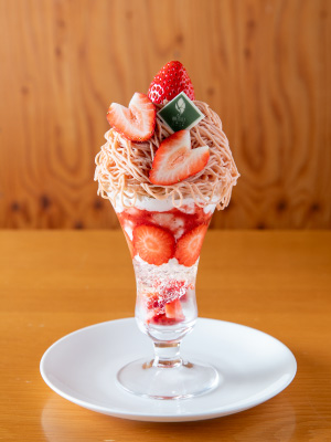いちごモンブランパフェ
