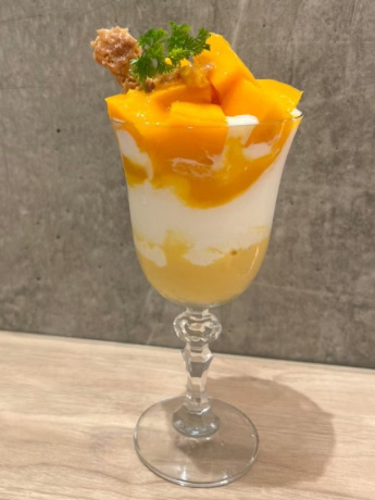 宮崎県産マンゴーパフェ