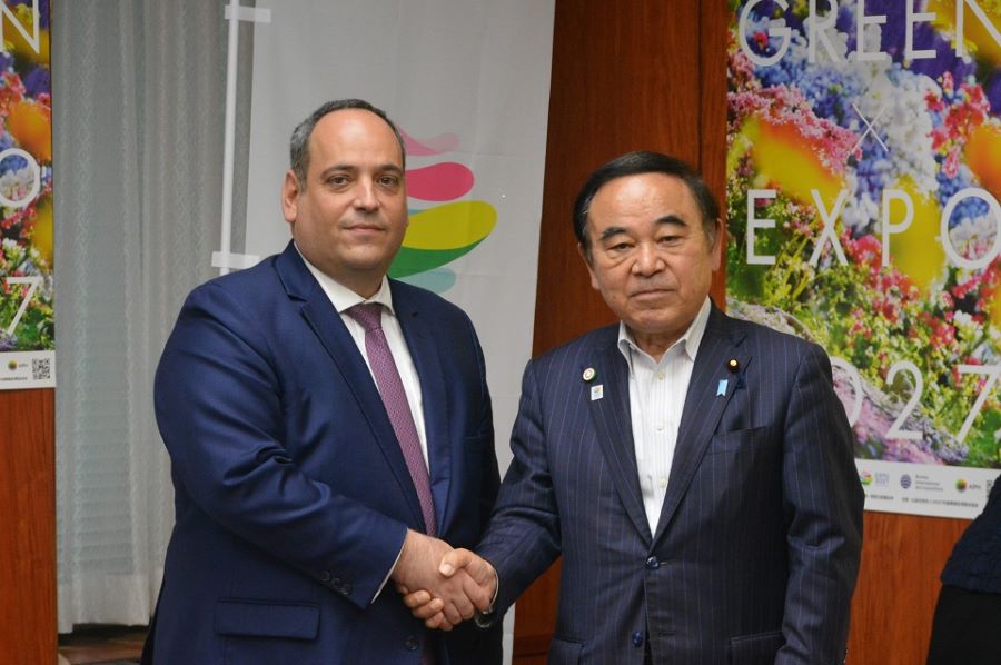 握手をしている画像